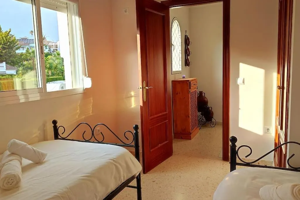 Apartment Urb Costamar. 2 Min To Beach Alcaidesa Spain